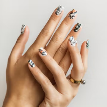 Jennifer Lopez iced chai Grammys manicure | NovaKhabar